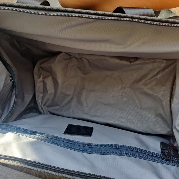 Tumi Doctors Tote - Picture 6 of 7